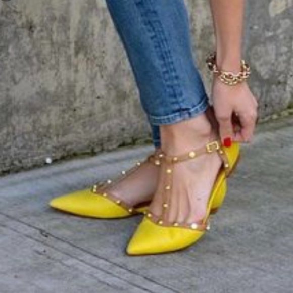 Halogen Olson Size 7 Pointy Studded Flats Pointed Toe Womens Yellow Gold Leather